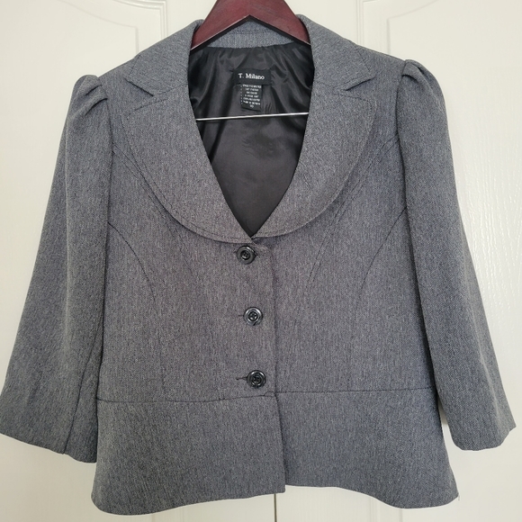 Two piece T.Milano skirt suit - Picture 3 of 9